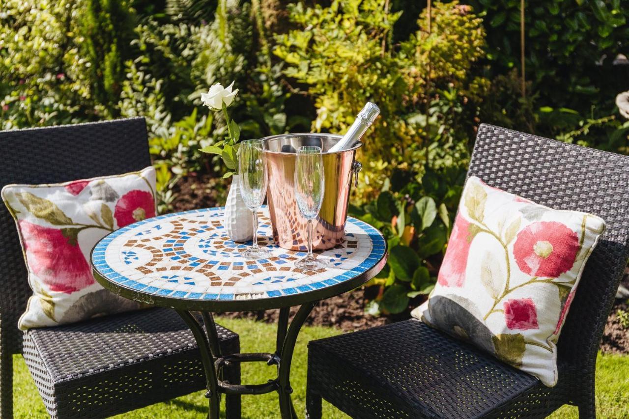 Wheatlands Lodge-Windermere - Guest House Of The Year 2024 - Adult Only - Free Car Park Kültér fotó